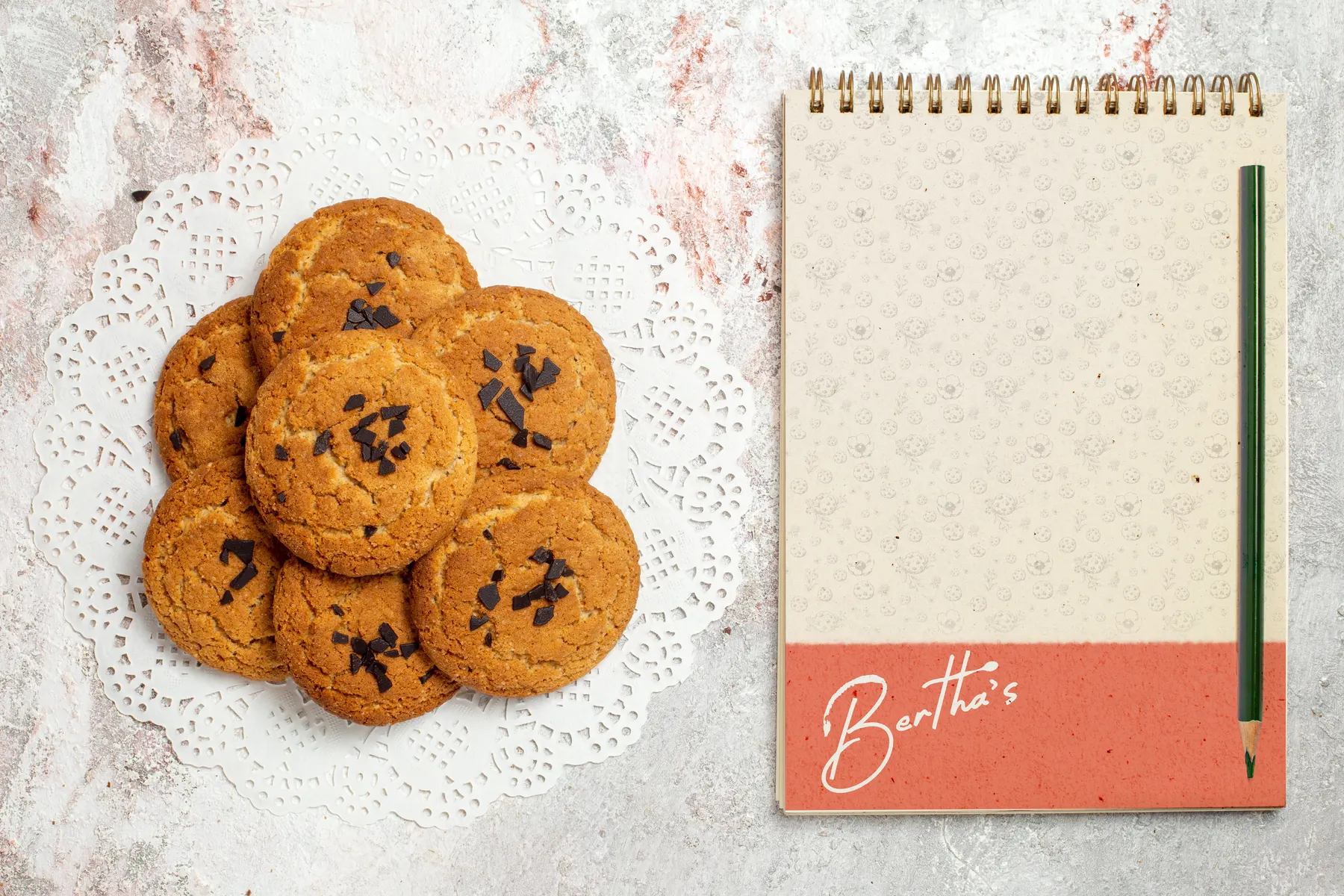 Verse cookies van Bertha's op een kanten doekje